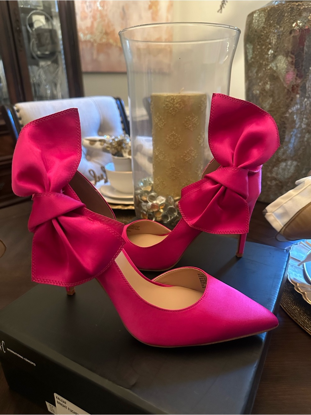 Slightly Worn Inc Size 8 Women's Satin Pointed-Toe Heels with Bow Accent Fuchsia